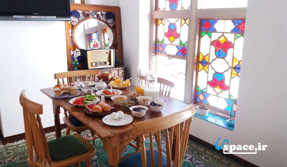 صبحانه در اقامتگاه بوم گردی سه کنجی - اصفهان
